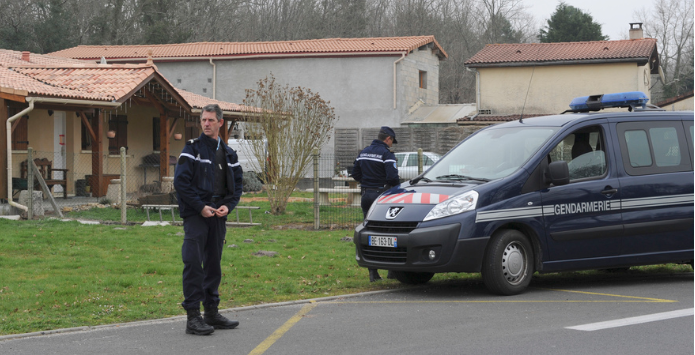 Gwen et Christophe forcent leurs enfants à manger leurs excréments et boire des biberons d’urine