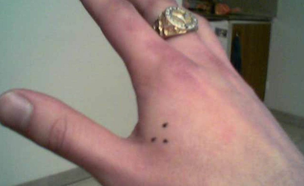 Quelqu’un de votre entourage a ce tatouage