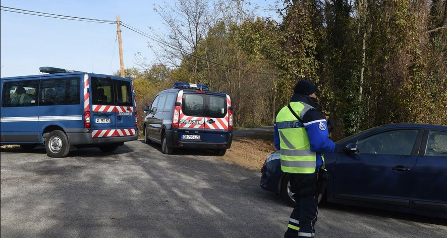 Lyon : le père retrouvé pendu, la mère tuée au marteau pendant que leurs filles