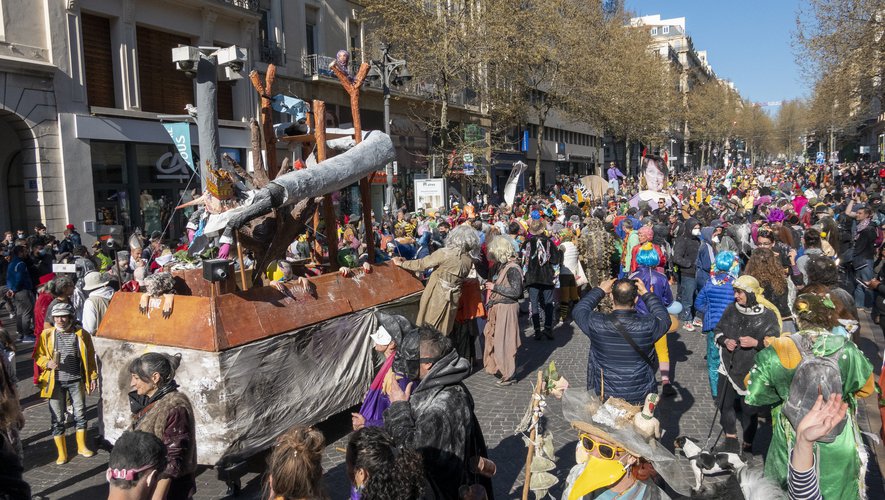 Marseille : 6.500 personnes réunies pour un carnaval sans masque