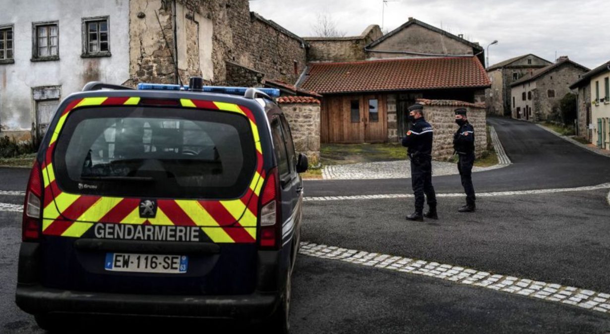 Jonathan achève sa fille de 3 ans, elle a renversé du jus sur sa Playstation