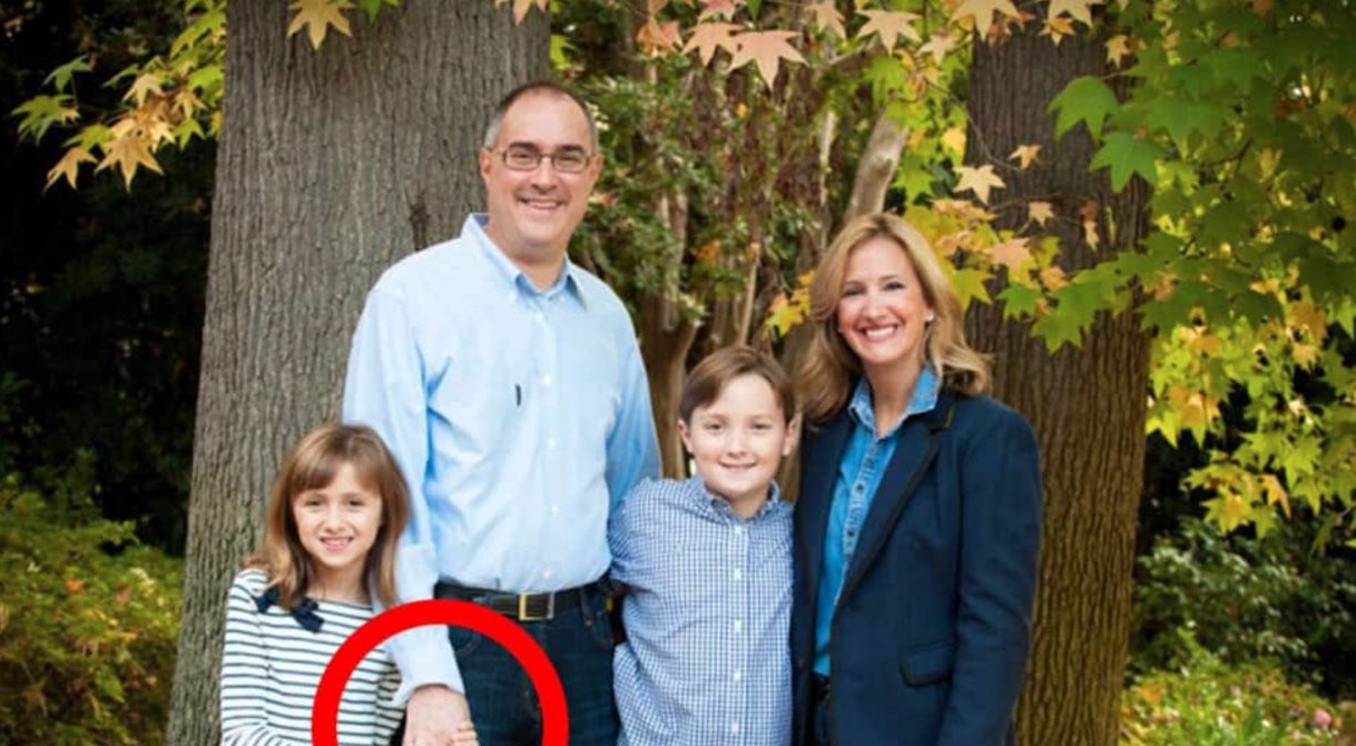 Elle demande le divorce après avoir vu la photo